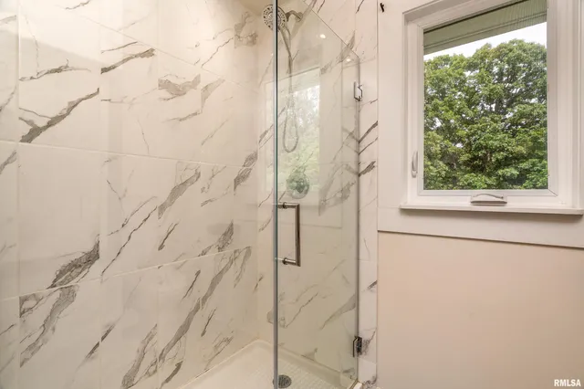 $320,000 | 180 Pinehill Lane, Harrisburg, IL 62946