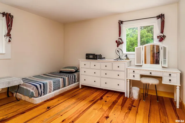 $320,000 | 180 Pinehill Lane, Harrisburg, IL 62946