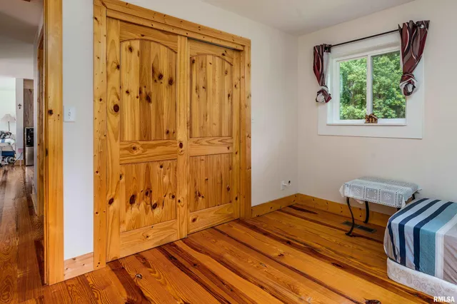 $320,000 | 180 Pinehill Lane, Harrisburg, IL 62946