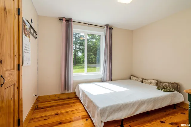 $320,000 | 180 Pinehill Lane, Harrisburg, IL 62946