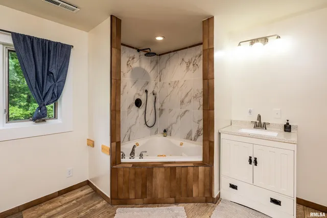 $320,000 | 180 Pinehill Lane, Harrisburg, IL 62946