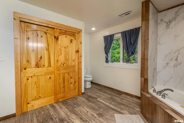 $320,000 | 180 Pinehill Lane, Harrisburg, IL 62946