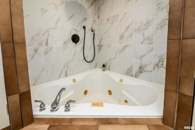 $320,000 | 180 Pinehill Lane, Harrisburg, IL 62946