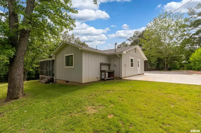 $320,000 | 180 Pinehill Lane, Harrisburg, IL 62946