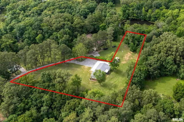 $320,000 | 180 Pinehill Lane, Harrisburg, IL 62946