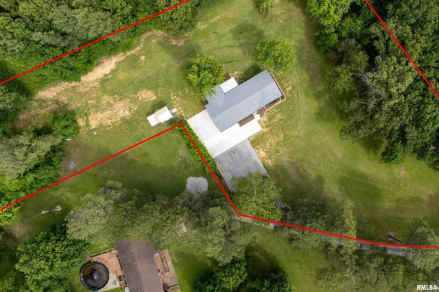 $320,000 | 180 Pinehill Lane, Harrisburg, IL 62946