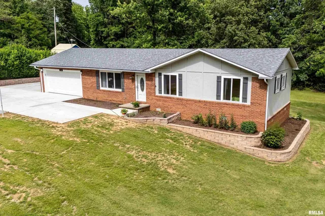 $320,000 | 180 Pinehill Lane, Harrisburg, IL 62946