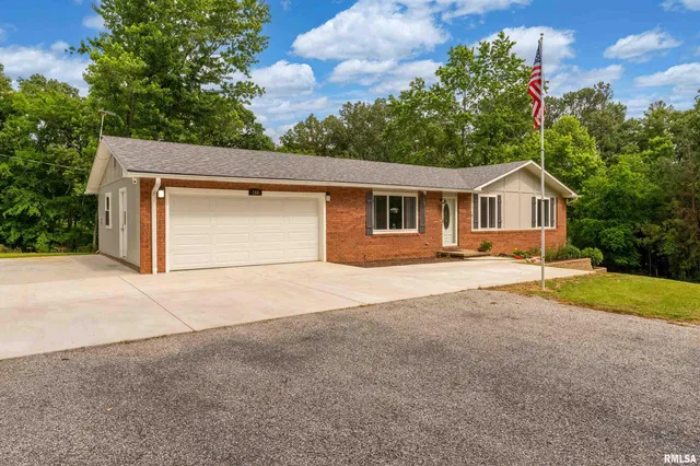 $320,000 | 180 Pinehill Lane, Harrisburg, IL 62946