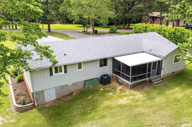 $320,000 | 180 Pinehill Lane, Harrisburg, IL 62946