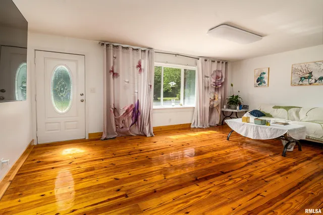 $320,000 | 180 Pinehill Lane, Harrisburg, IL 62946