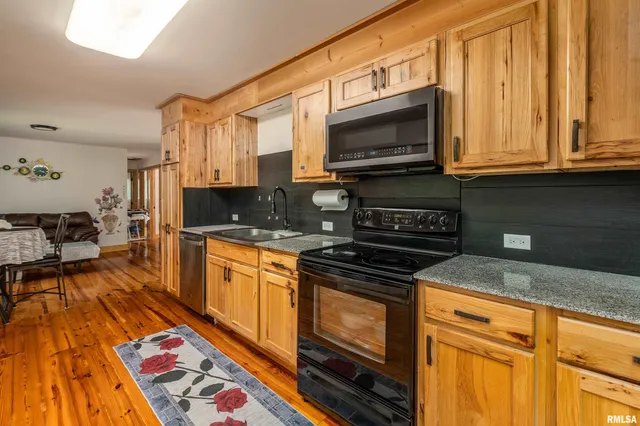 $320,000 | 180 Pinehill Lane, Harrisburg, IL 62946