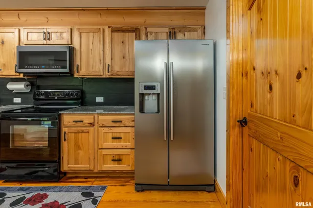 $320,000 | 180 Pinehill Lane, Harrisburg, IL 62946