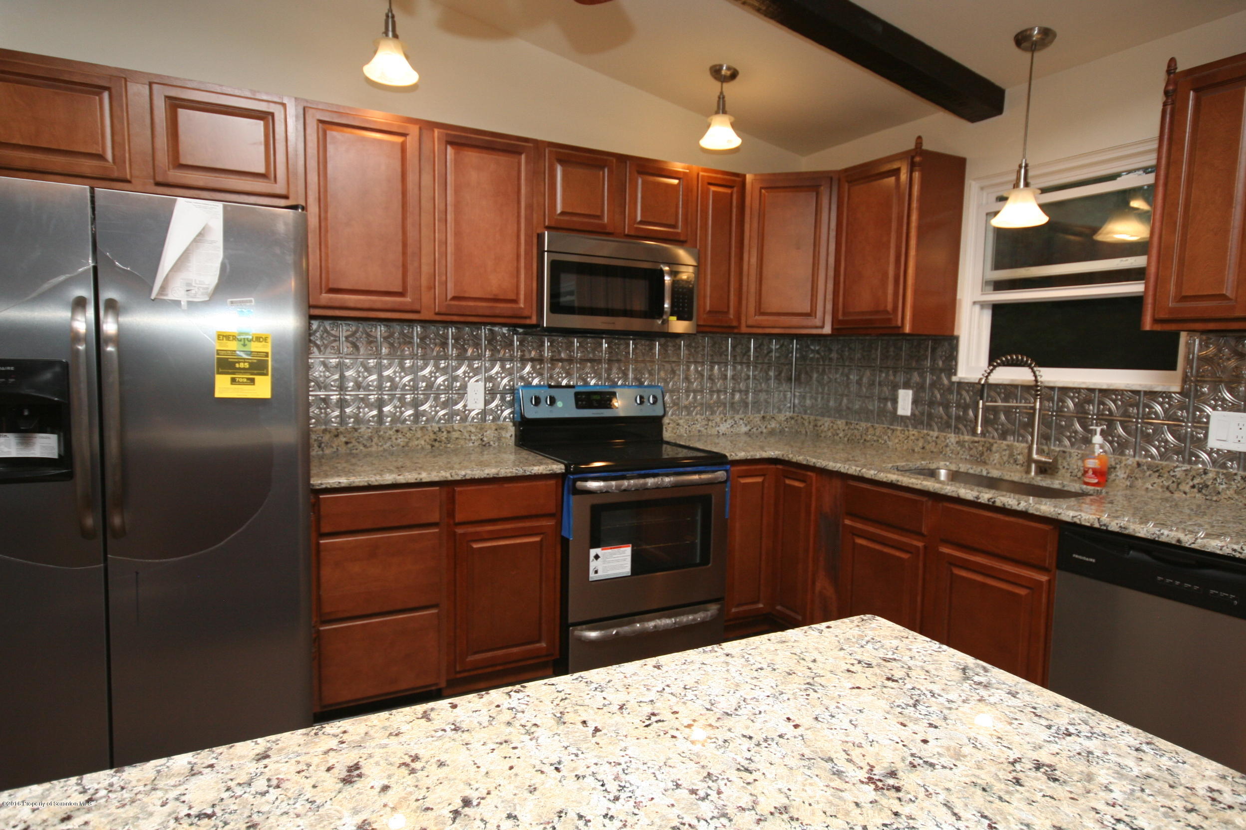84 Green Grove Road Olyphant, PA 18447 - Photo 5 of 29 Gallery Image 5