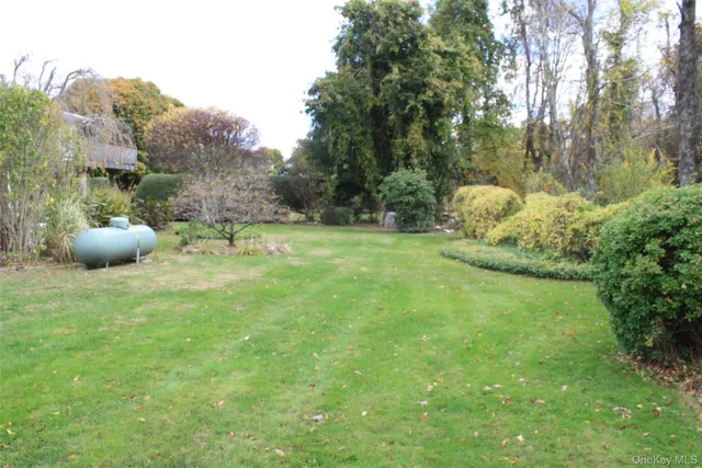 a view of a outdoor space and a backyard