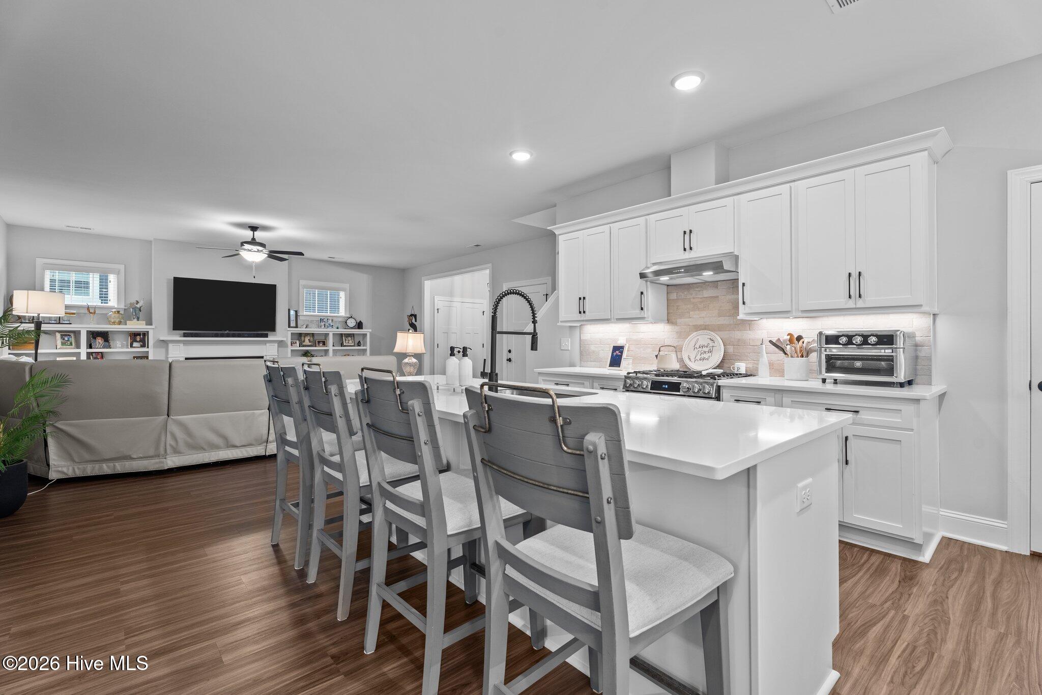 33 Davidson Street Clayton, NC 27520 - Photo 10 of 40 quartz counters and back splash
