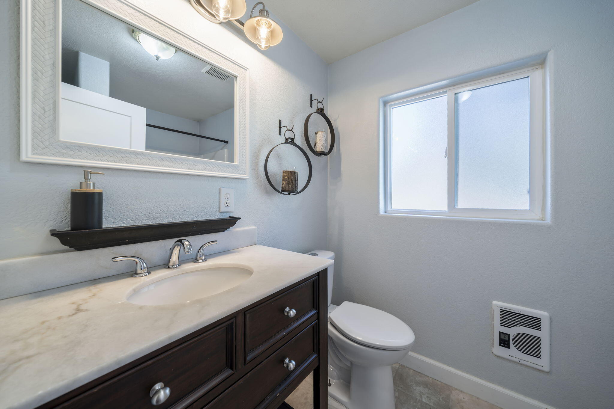 19254 Galen Road Bend, OR 97702 - Photo 49 of 53 Full Bathroom on the main level.