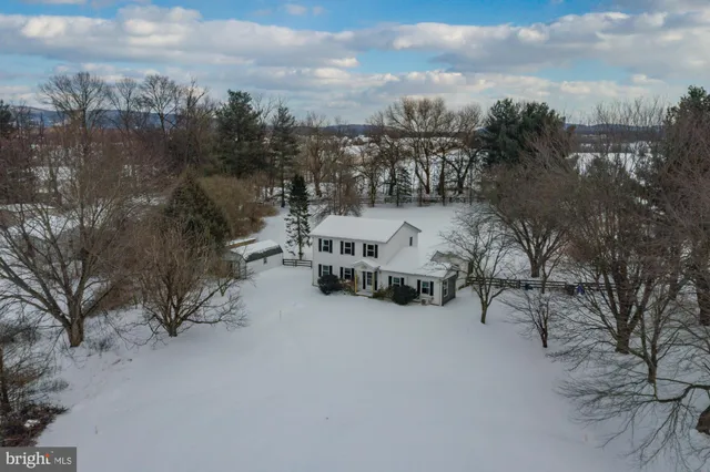 a view of a terrace with sitting area