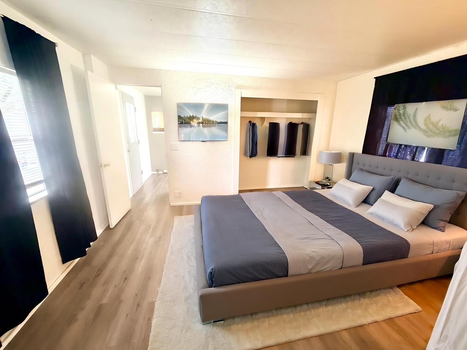 585-25 25 1/2 Road, Unit 237 Grand Junction, CO 81505 - Photo 17 of 31 a bedroom with a large bed and a flat screen tv