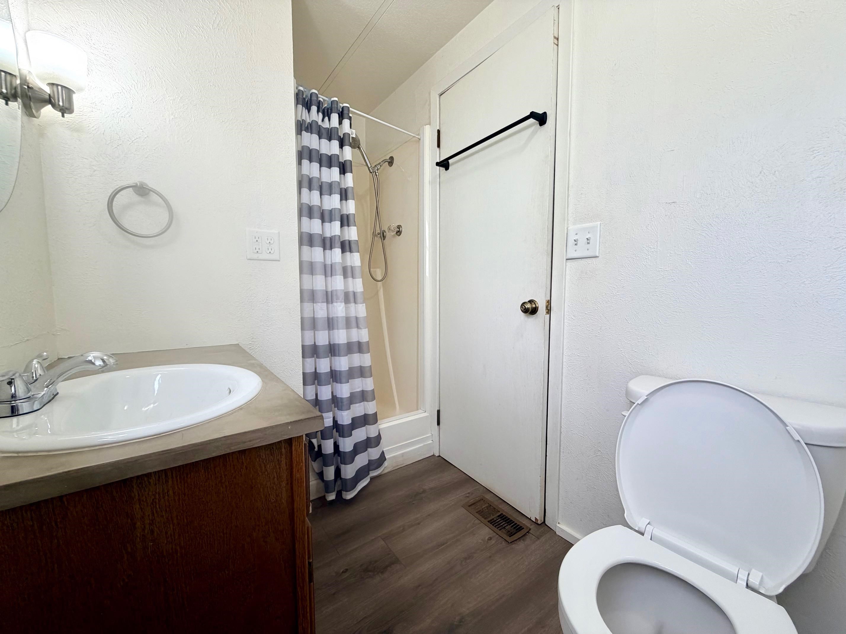585-25 25 1/2 Road, Unit 237 Grand Junction, CO 81505 - Photo 21 of 31 a bathroom with a sink toilet and shower