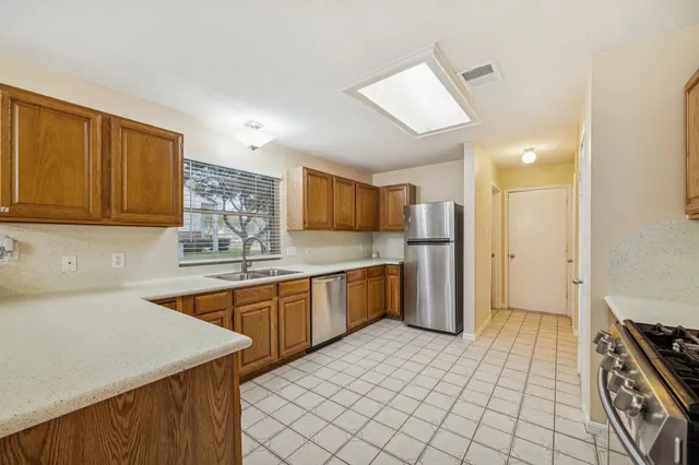 $390,000 | 6327 Box Bluff Court, Sugar Land, TX 77479