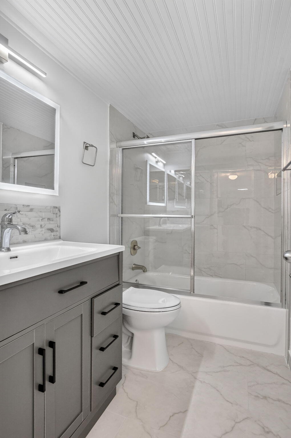 6323 La Costa Drive, Unit M Boca Raton, FL 33433 - Photo 22 of 33 guest bathroom