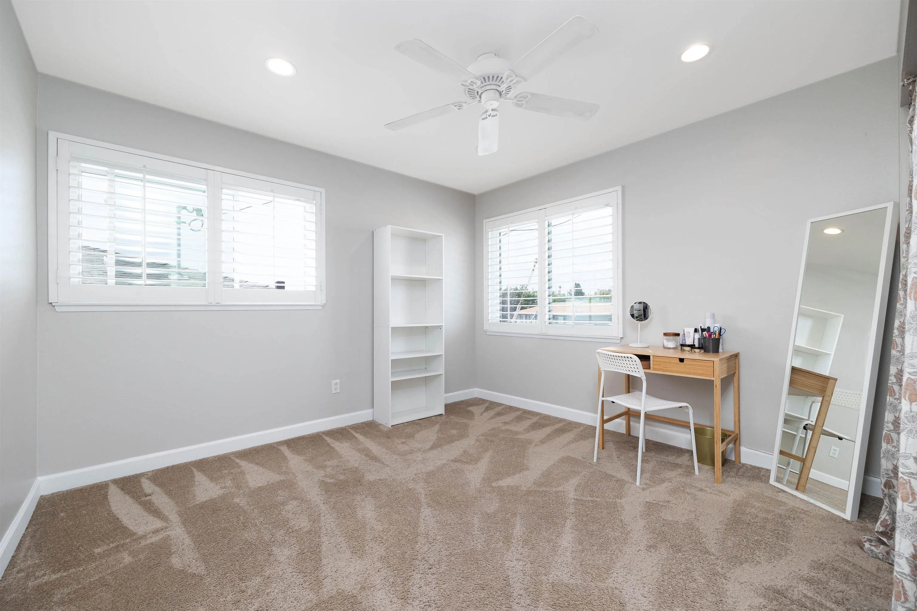 5775 Derk Drive La Mesa, CA 91942 - Photo 15 of 21 a workspace with windows