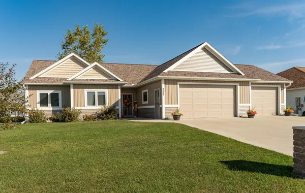 $467,500 | 250 7th Ave S East, Plainview, MN 55964
