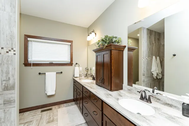 $495,000 | 250 7th Ave S East, Plainview, MN 55964