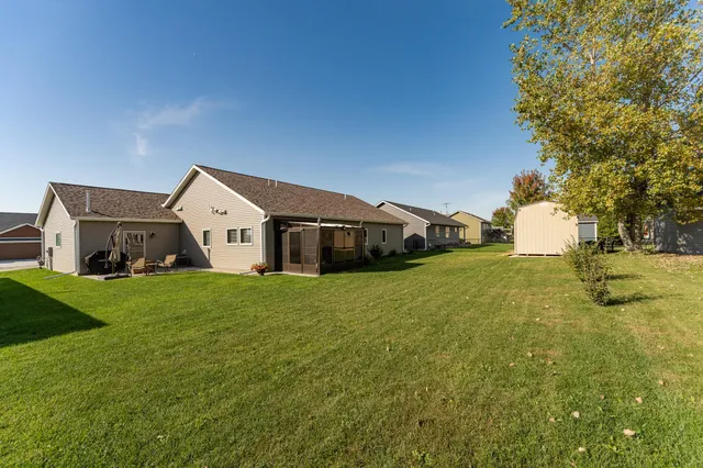 $495,000 | 250 7th Ave S East, Plainview, MN 55964