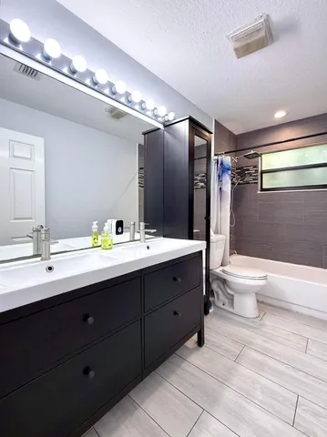 $4,500 | 15684 86th Way North, Palm Beach Gardens, FL 33418