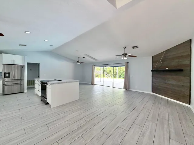 $4,500 | 15684 86th Way North, Palm Beach Gardens, FL 33418