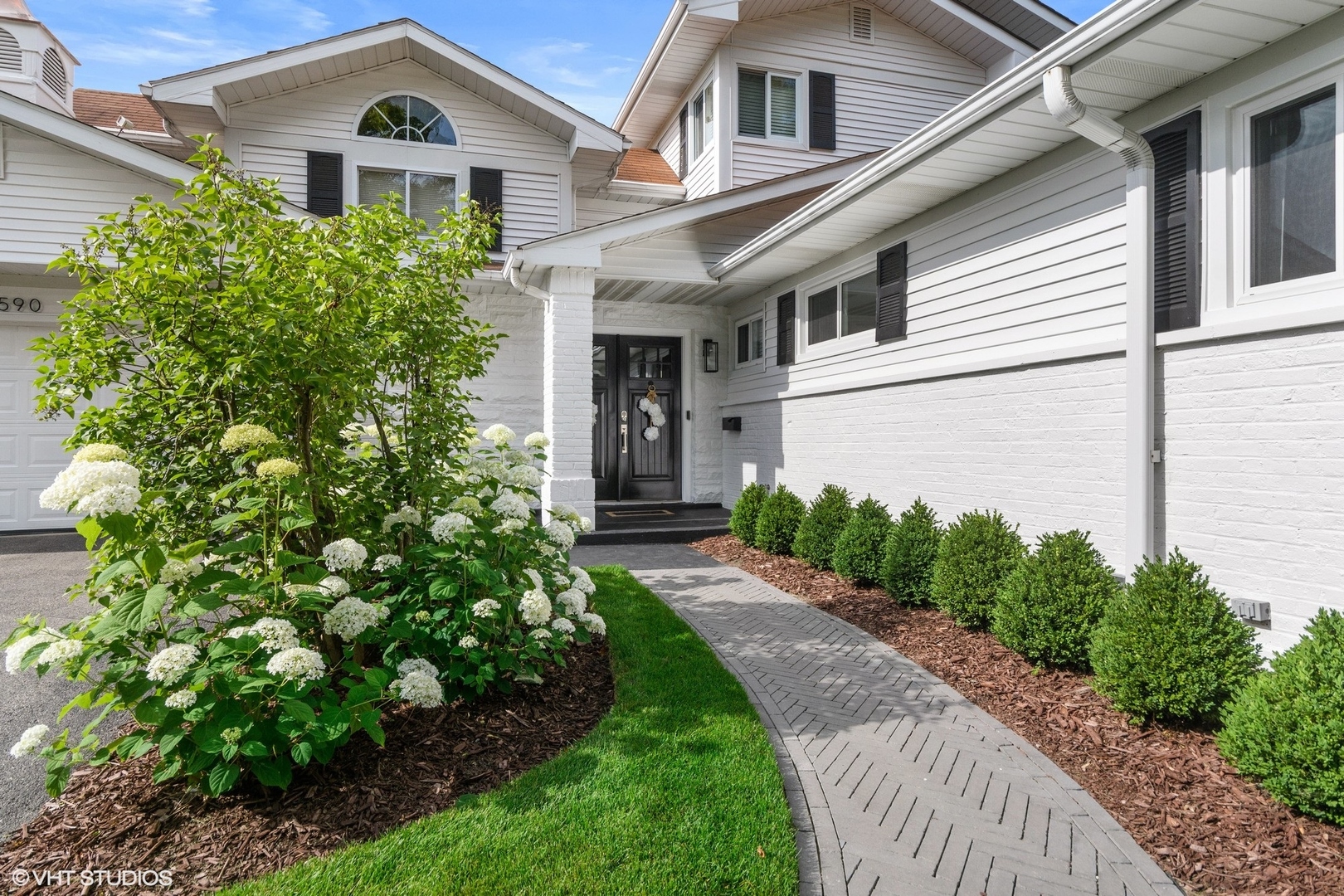 590 Old Elm Road Highland Park, IL 60035 - Photo 2 of 28 a front view of a house with garden