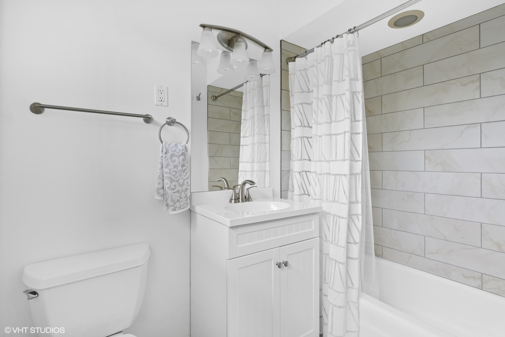 590 Old Elm Road Highland Park, IL 60035 - Photo 21 of 28 a bathroom with a sink toilet and shower