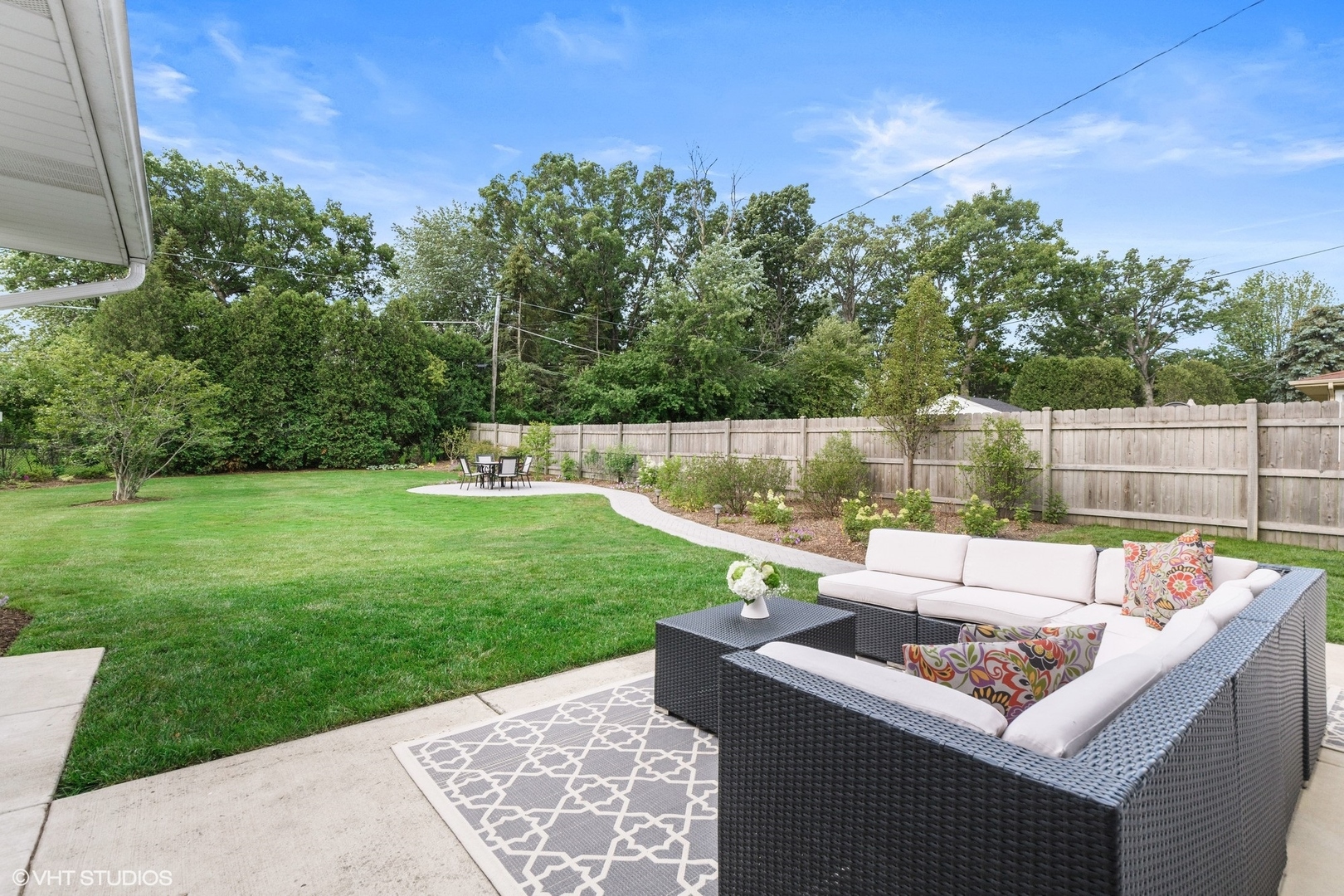 590 Old Elm Road Highland Park, IL 60035 - Photo 26 of 28 a view of a backyard with sitting area