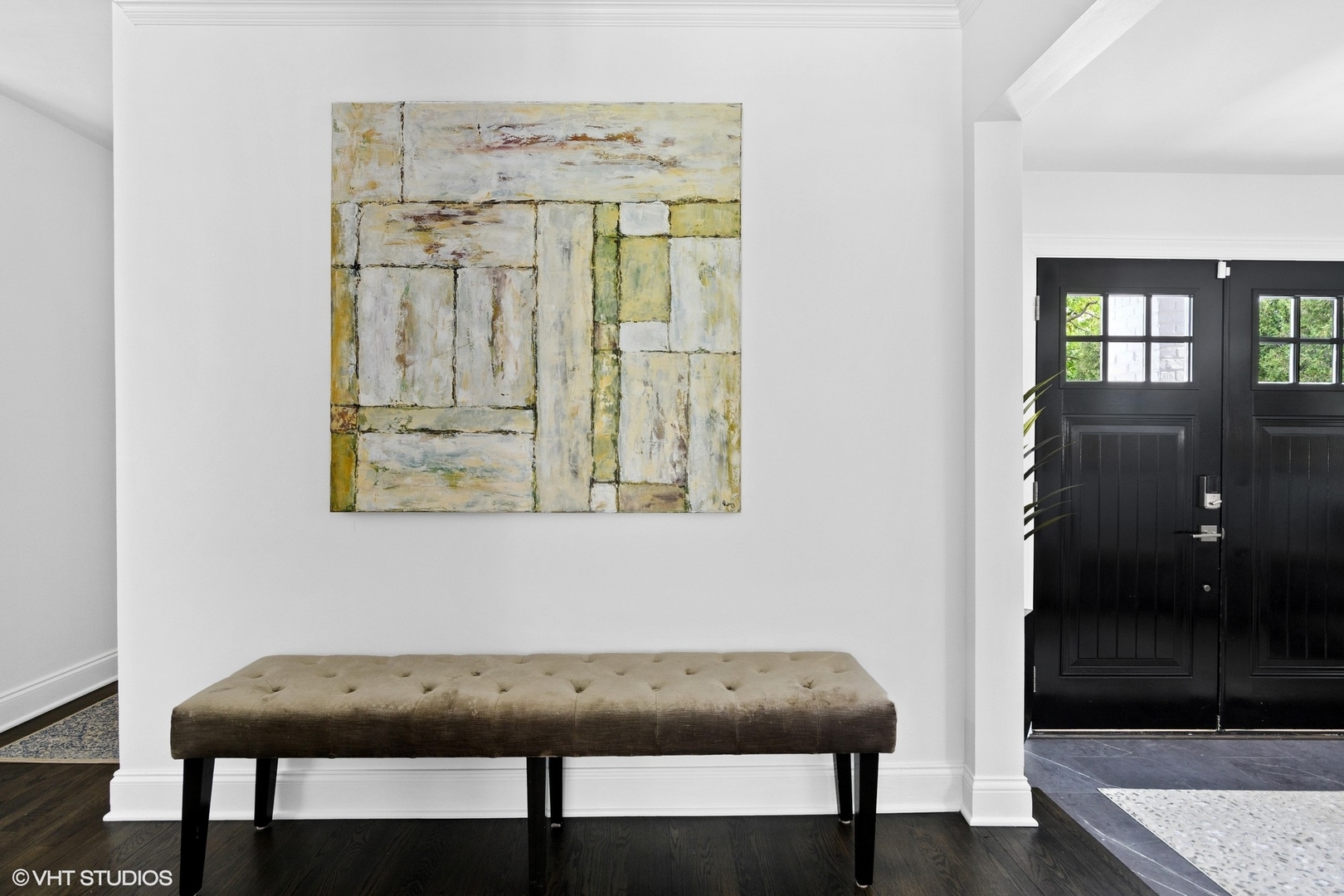 590 Old Elm Road Highland Park, IL 60035 - Photo 7 of 28 a view of a hallway with entryway