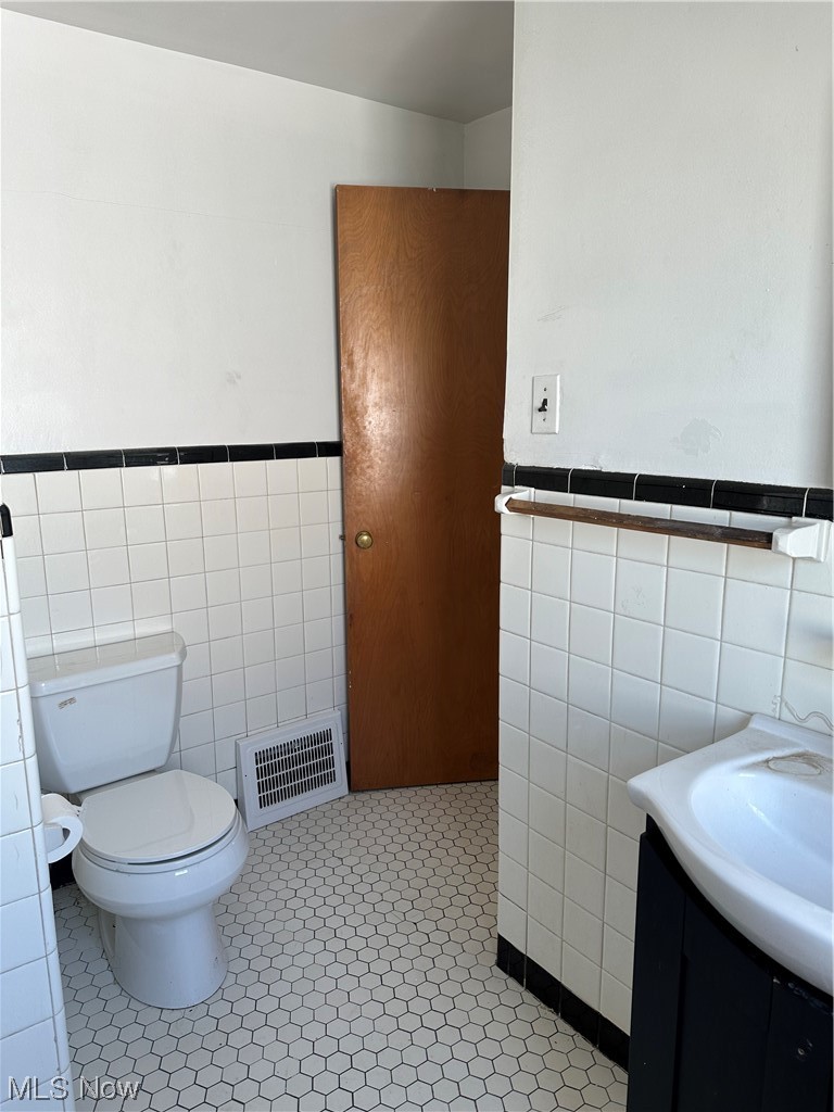 3997 Strandhill Road Cleveland, OH 44128 - Photo 14 of 28 Gallery Image 14