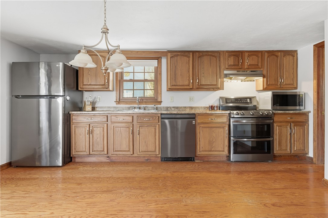 56 Mailloux Street Woonsocket, RI 02895 - Photo 4 of 41