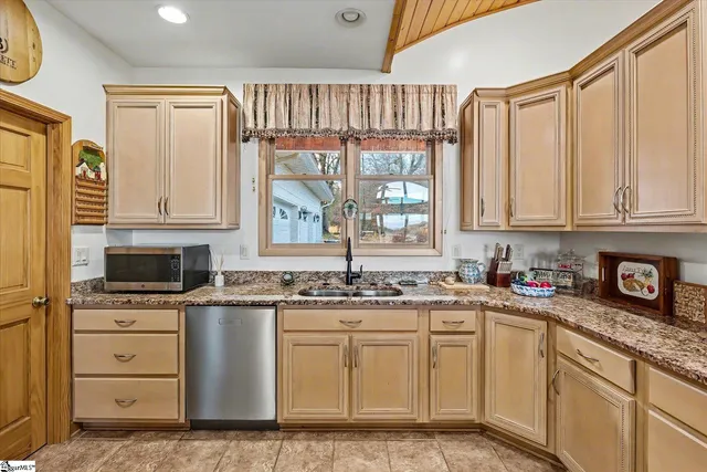 $1,000,000 | 122 Skyview Drive, Walhalla, SC 29691