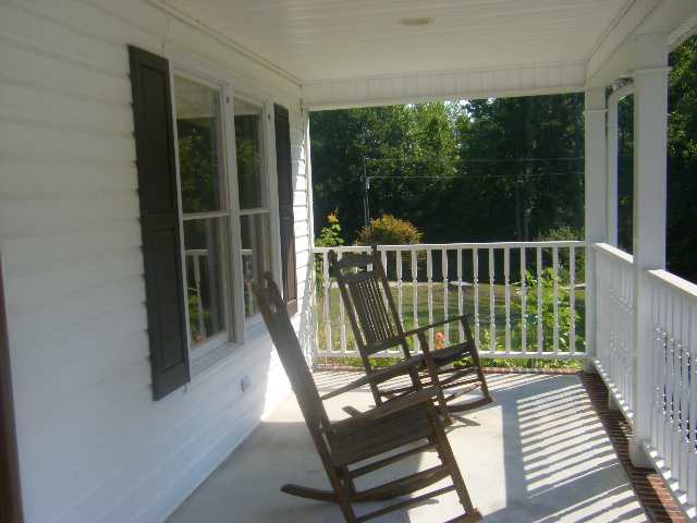 171 Circle Road Greer, SC 29651 - Photo 4 of 25 Gallery Image 4