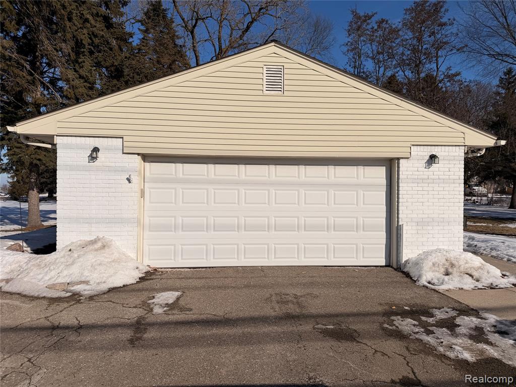 1010 North Adams Road Rochester, MI 48306 - Photo 2 of 29