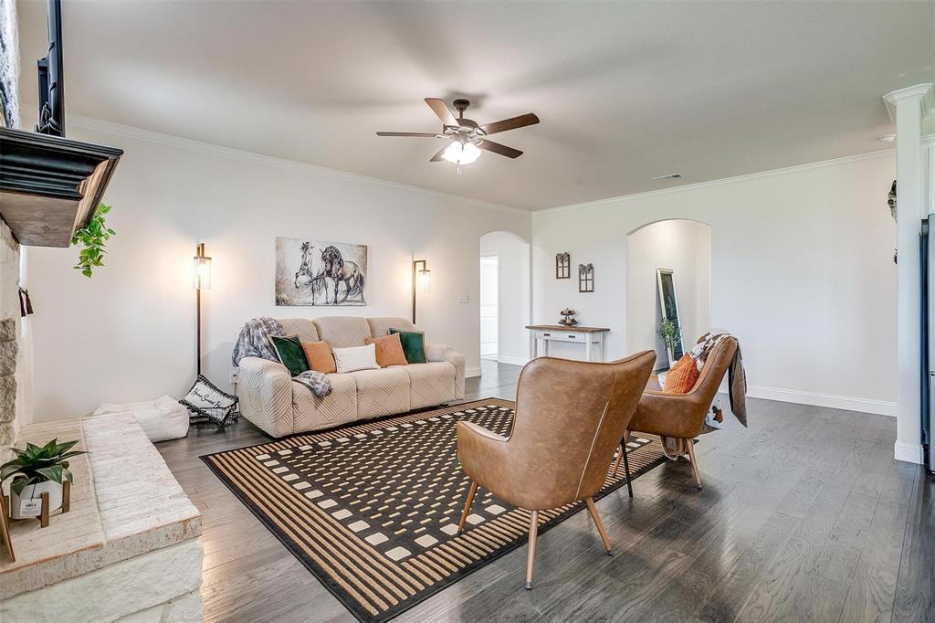 340 Sanger Drive Springtown, TX 76082 - Photo 11 of 36