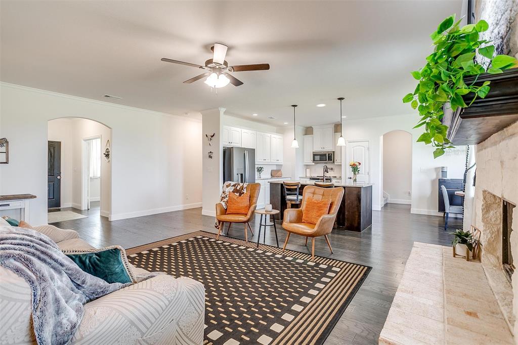 340 Sanger Drive Springtown, TX 76082 - Photo 12 of 36