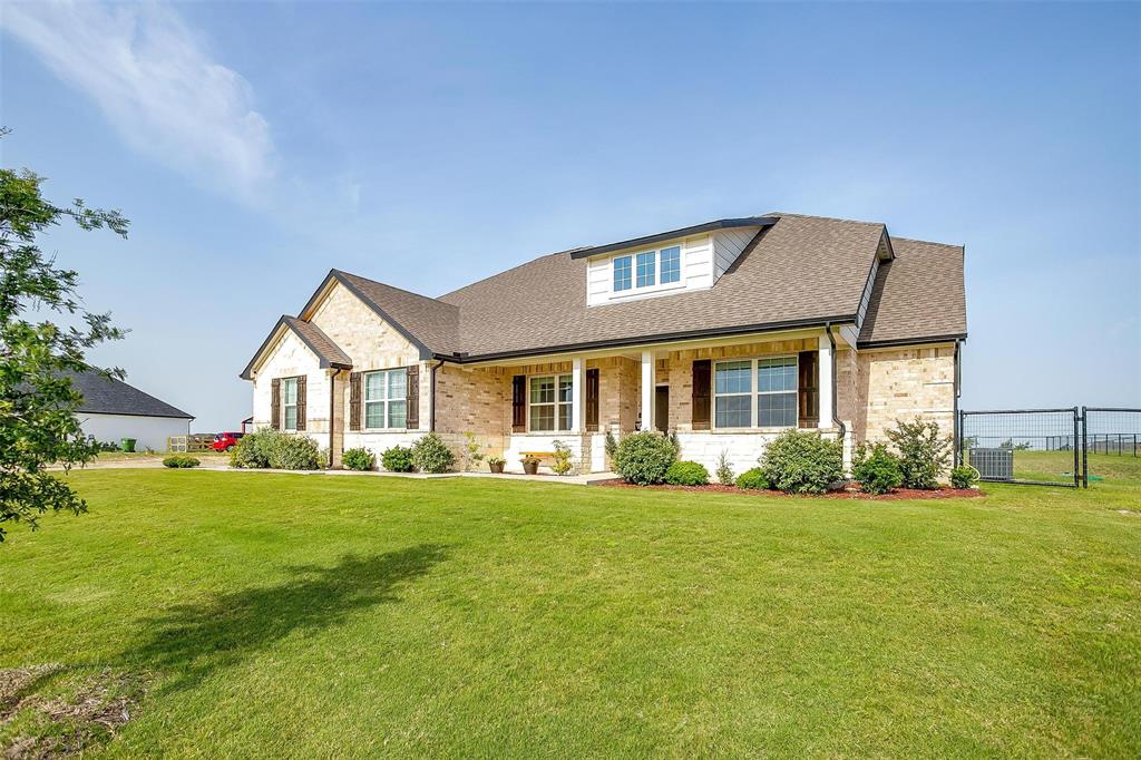 340 Sanger Drive Springtown, TX 76082 - Photo 2 of 36