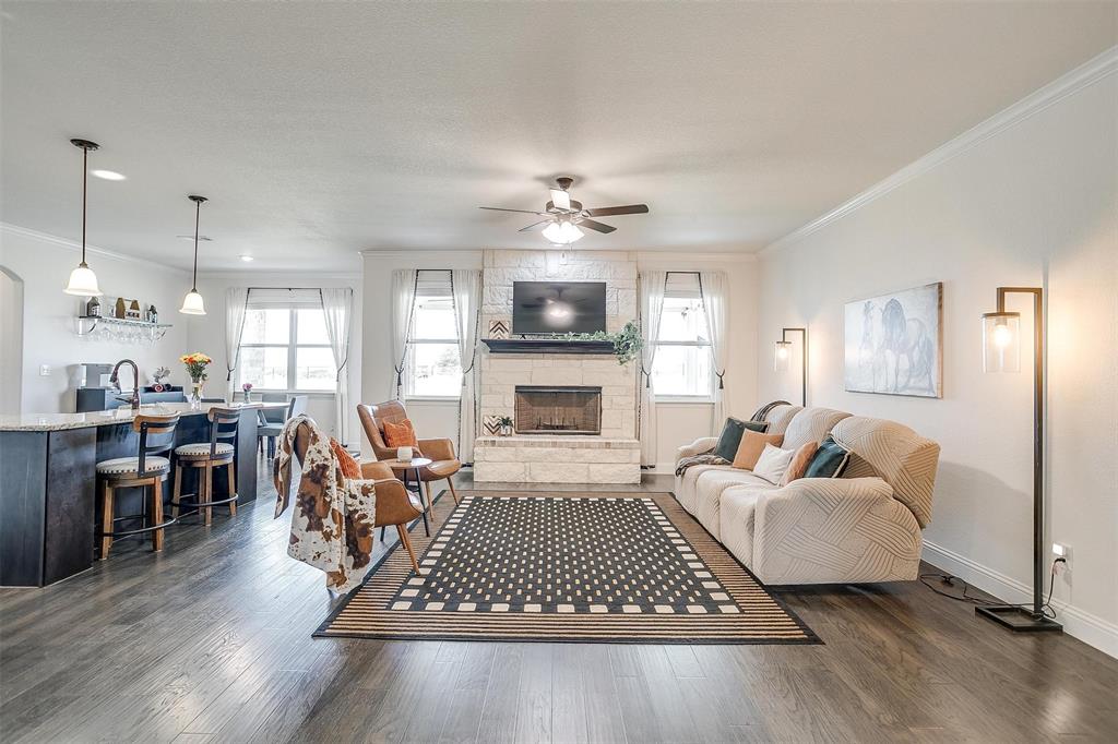 340 Sanger Drive Springtown, TX 76082 - Photo 9 of 36