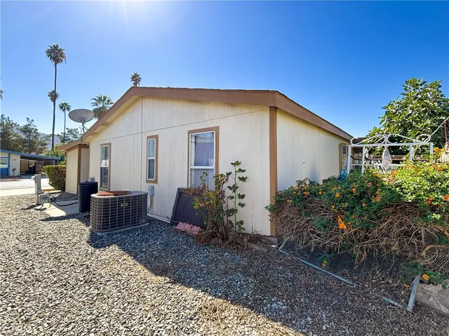 a front view of house with yard