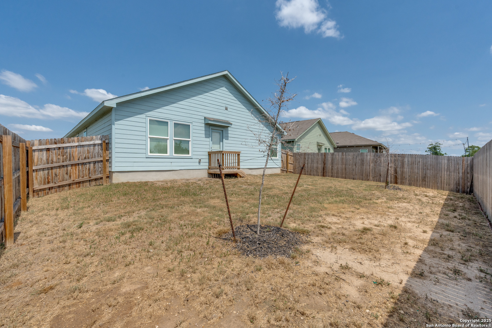 13503 Turnesa Terrace San Antonio, TX 78221 - Photo 23 of 25 a backyard of a house with table and chairs