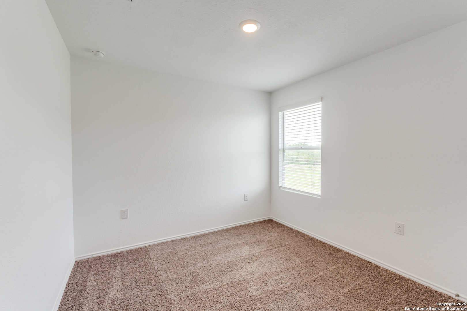 13503 Turnesa Terrace San Antonio, TX 78221 - Photo 9 of 25 an empty room with a window