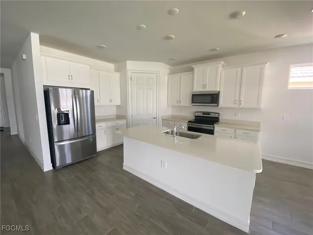 $2,950 | 2974 Royal Gardens Avenue, Fort Myers, FL 33916