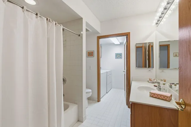 $345,000 | 5055 Madison Street, Unit 507, Skokie, IL 60077