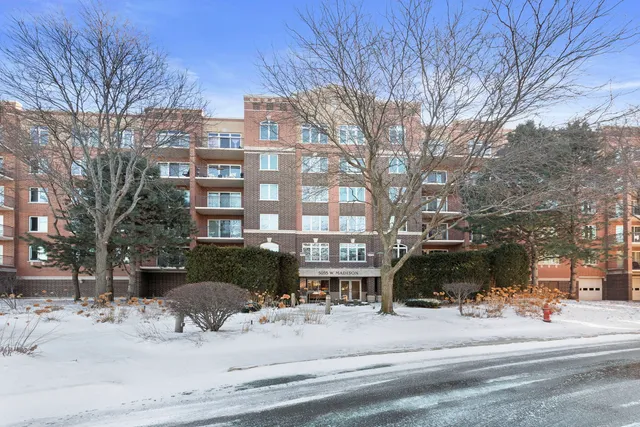 $345,000 | 5055 Madison Street, Unit 507, Skokie, IL 60077